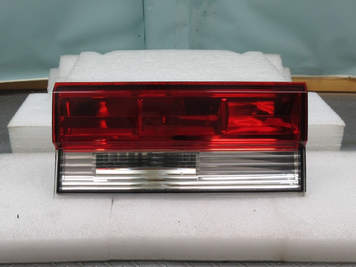 ◆ CV5W デリカD5 DELICA D5 前期 純正 右テールレンズ 内側 8336A106 1143-231R拍卖