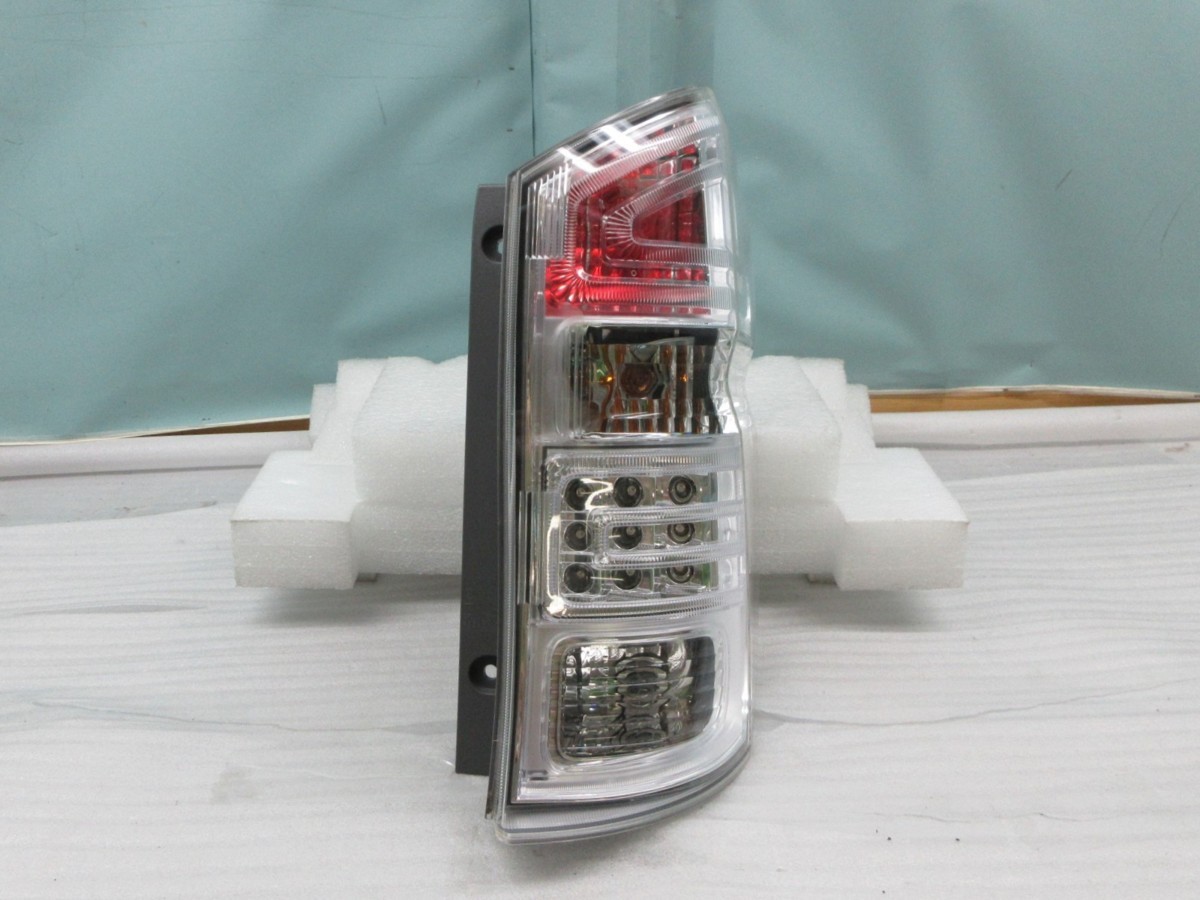 ◆ RK5 RK6 ステップワゴンスパーダ STEPWAGON SPADA 純正 右テールレンズ 33500-SZW-J01 P8896拍卖