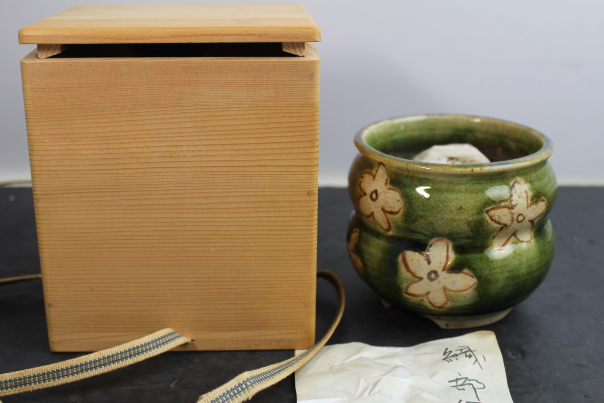 美品 織部 香立 灰付き 共箱 箱 レトロ 有田焼 古美術 骨董 中古 皿 長期保管品 現状品 食器 骨董品拍卖