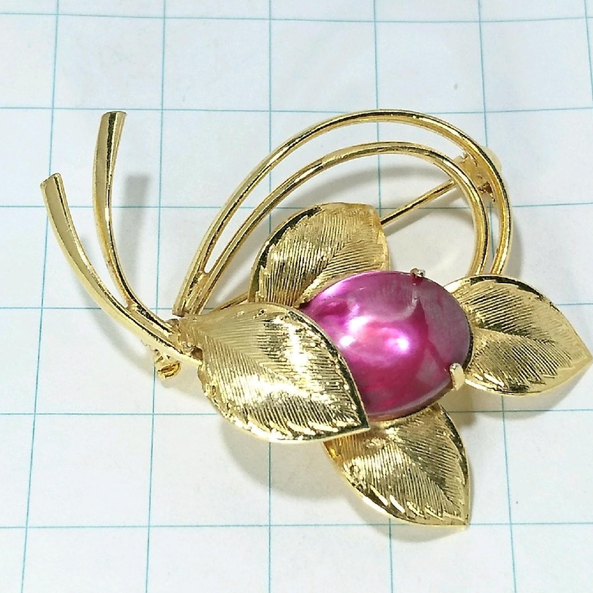 送料無料)ビンテージ☆レッドラインストーン お花モチーフ☆アンティークブローチ A11192拍卖