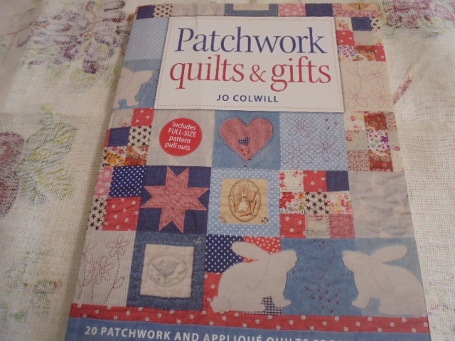 洋書Patchwork Quilts & Gifts パッチワーク アップリケ ギフト とっても可愛い20プロジェクト 実物大型紙付き ラビットぬいぐるみ拍卖