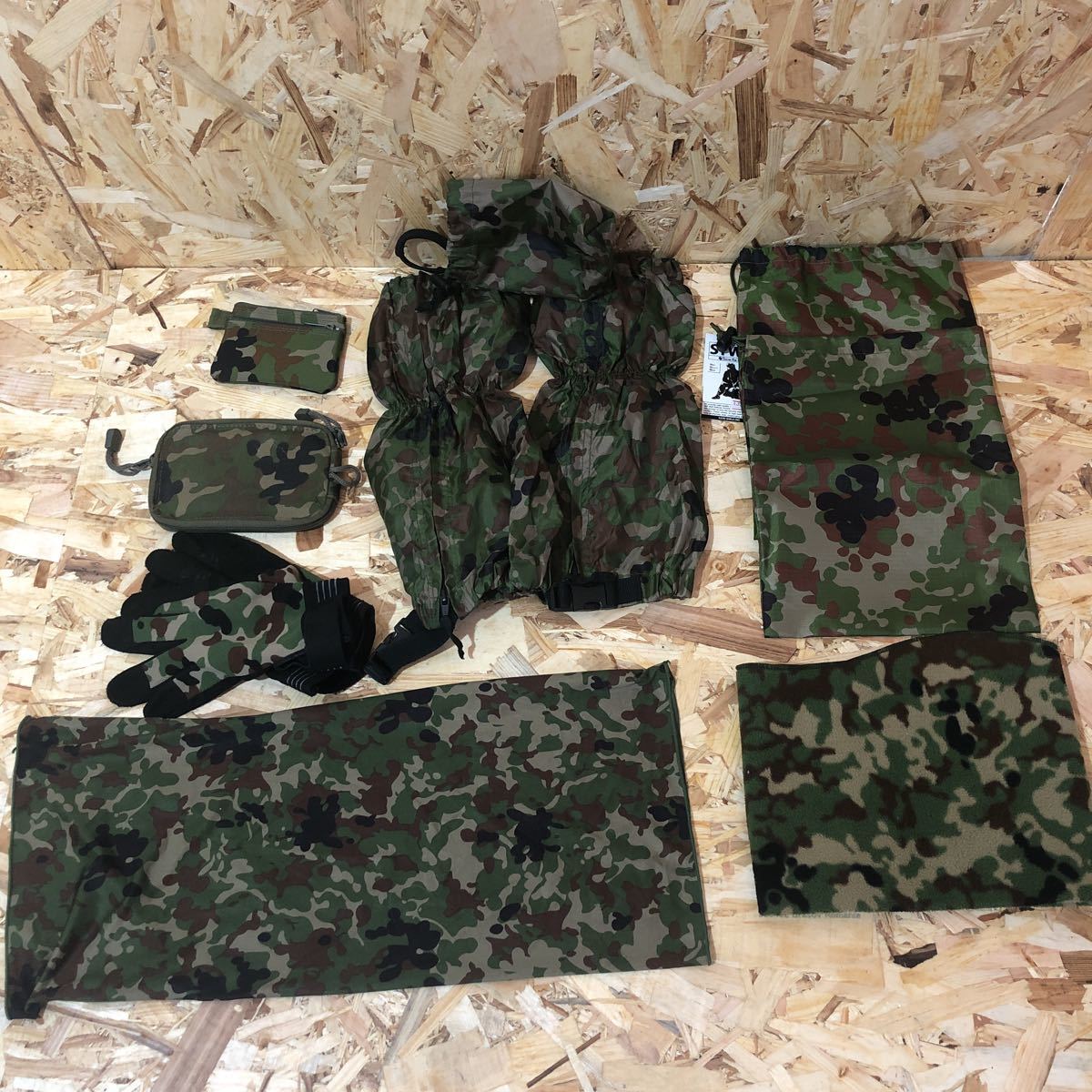 迷彩服 自衛隊 小物 ポーチ 脚絆 ネックウォーマー 手袋 セット 中古品拍卖