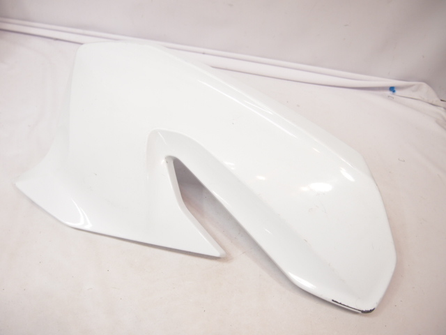 フォルツァ250純正フロントカウル左 割れなし仕上げ用に。MF13 18年~の125にも K0B刻印拍卖