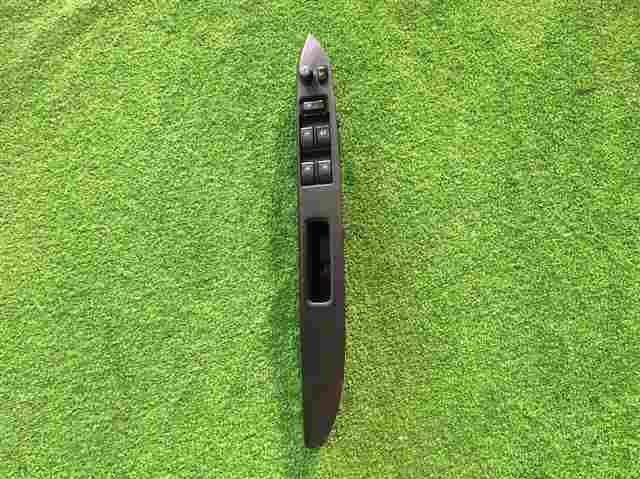 ダイハツ ムーヴ L175S パワーウインド スイッチ 右 運転席側拍卖