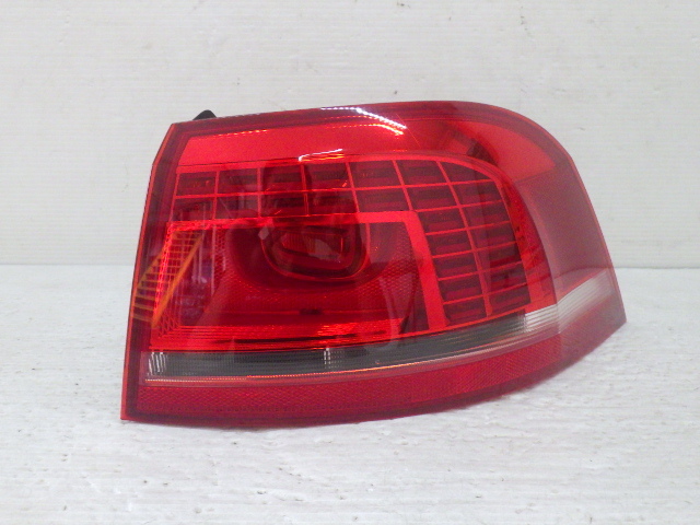 【Y0152】 美品 中古 3CCAX パサート ヴァリアント ハイライン BMT 2014年10月 右 テールランプ テールライト 即決拍卖