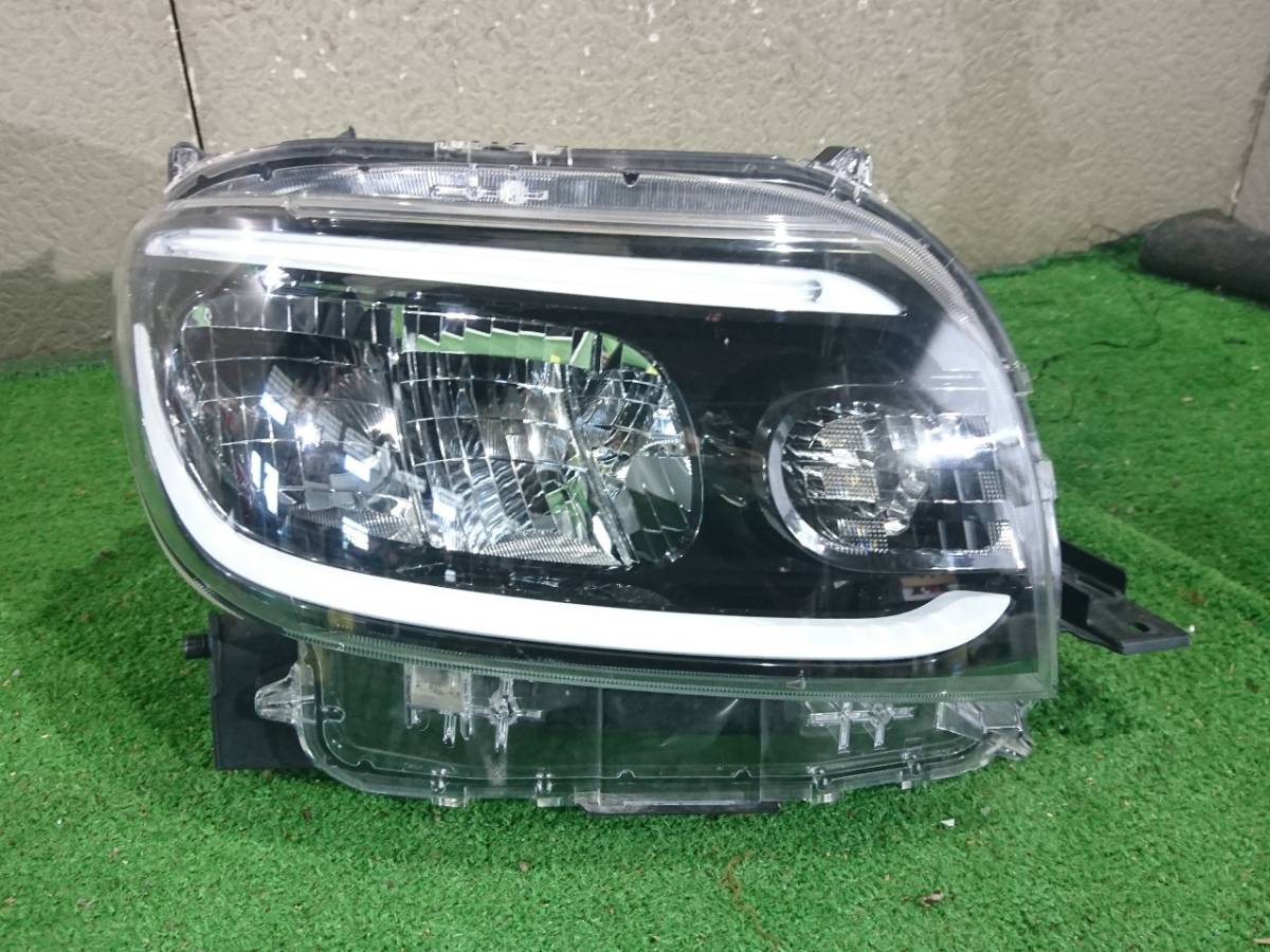 LA650S タント 右ヘッドライト コイト100-69074 (32663)拍卖