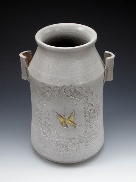 赤津焼 加藤 ショウ(金偏に小) 白地蝶文花入拍卖