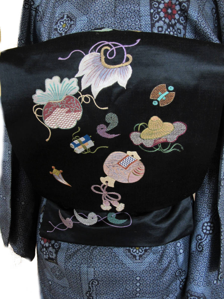 宝尽くし 総刺繍 アンティーク名古屋帯 黒繻子拍卖