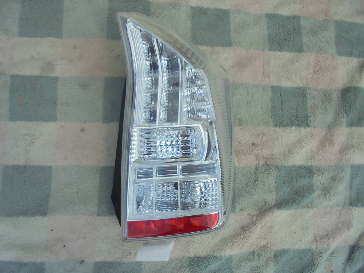 プリウス ZVW30 前期 純正 右テールライト LED STANLEY P8007 ☆送料格安 ☆要確認 4661拍卖