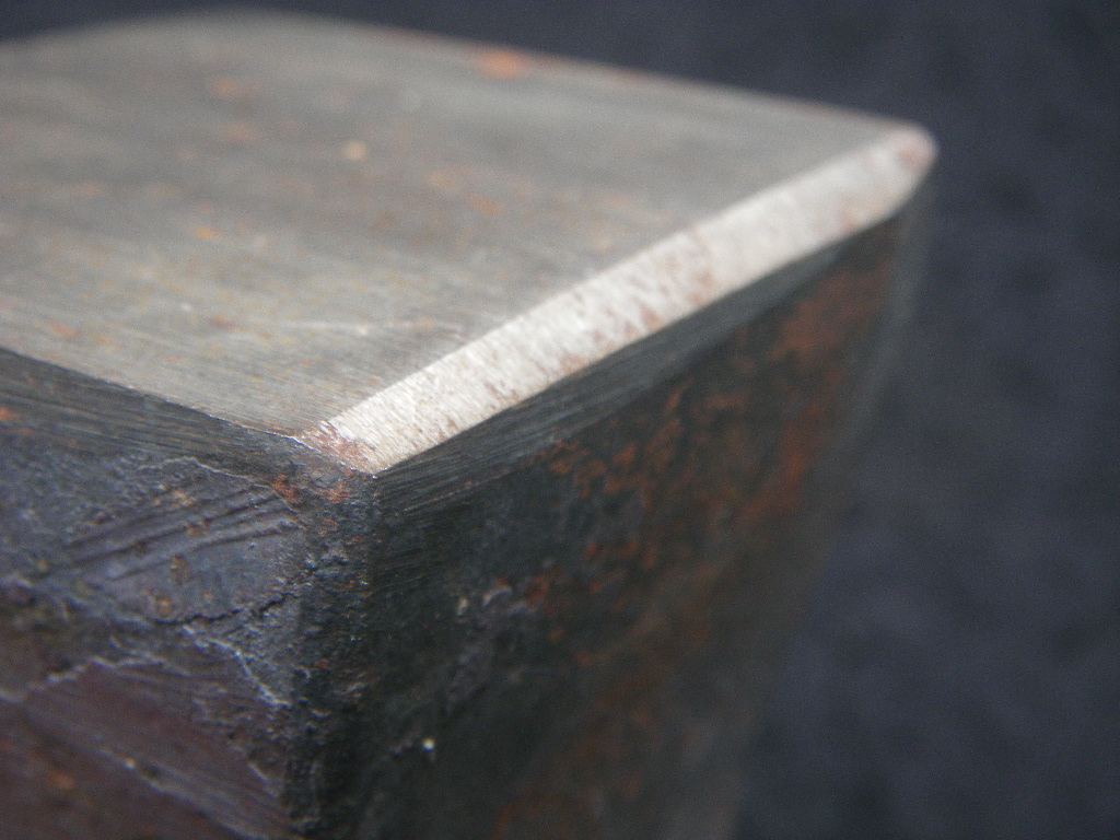 約1450g 目振床 130x58x58㎜ 金床 大工道具 日本製 Japanese carpenter Tool 鋸 目立 のこぎり アサリ 鉋 鑿 裏出し 敬三撰拍卖