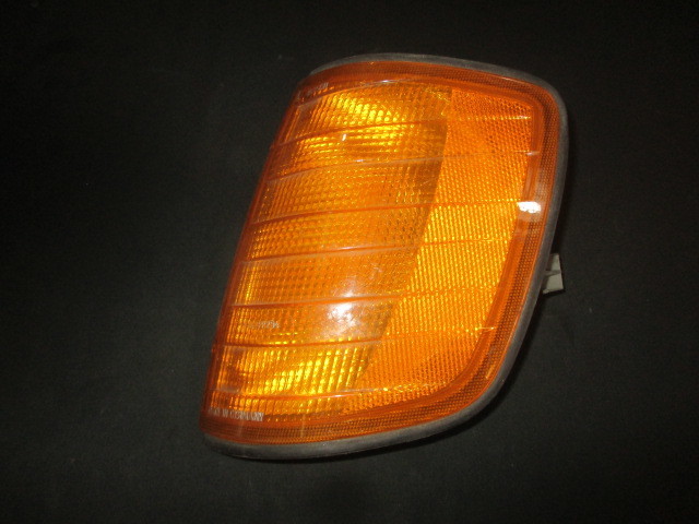 ■ベンツ W124 ウインカーランプ 左 中古 1248260043 1305233930 部品取あり サイドマーカー コーナーランプ レンズ ターンシグナル ライト拍卖