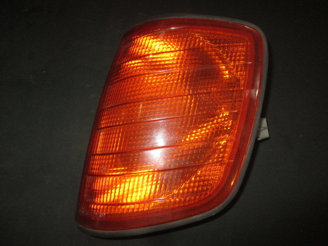 ■ベンツ W124 ウインカーランプ 左中古 1248260043 1305233930 部品取あり サイドマーカー コーナーランプ レンズ ターンシグナル ライト拍卖