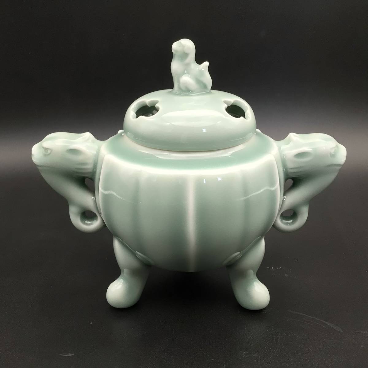 ◆◇有田焼 鍋島窯 市川 冬山 青磁 香炉 三つ足 獅子摘■茶道具 香道具◇◆拍卖