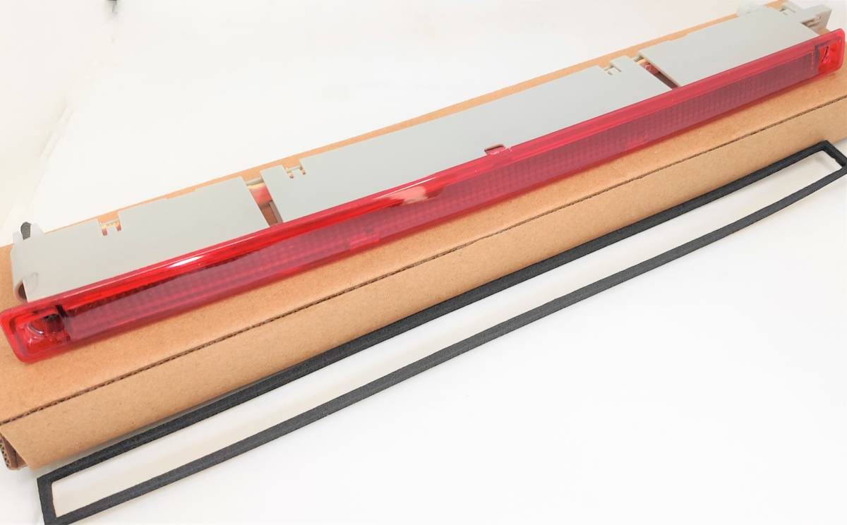 (送料込) AUDI アウディ A6 (4B C5) AVANT アバント ハイマウントストップランプ【新品】4B9945097A拍卖