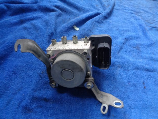 MRワゴン ターボ MF33S 純正 ABSアクチュエーター拍卖