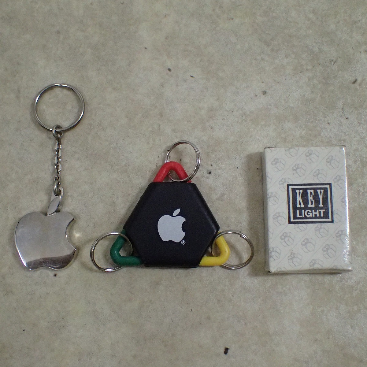 デッドストック レア Apple Computer キーホルダー3点セット アップル コンピューター レインボーロゴ 非売品 ノベルティ Think Different拍卖