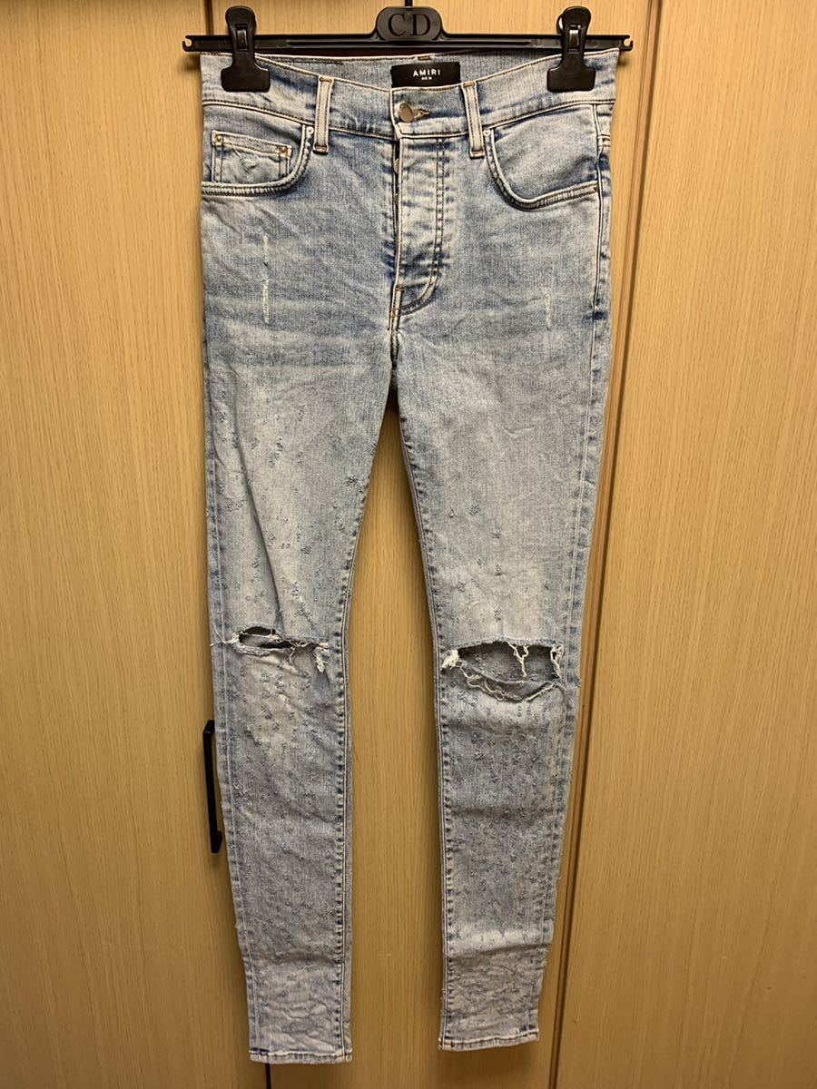 国内正規 AMIRI アミリ ショットガン加工 ニークラッシュ ダメージ デニム ライトインディゴ 28 SR1MDS030SAMDSI拍卖