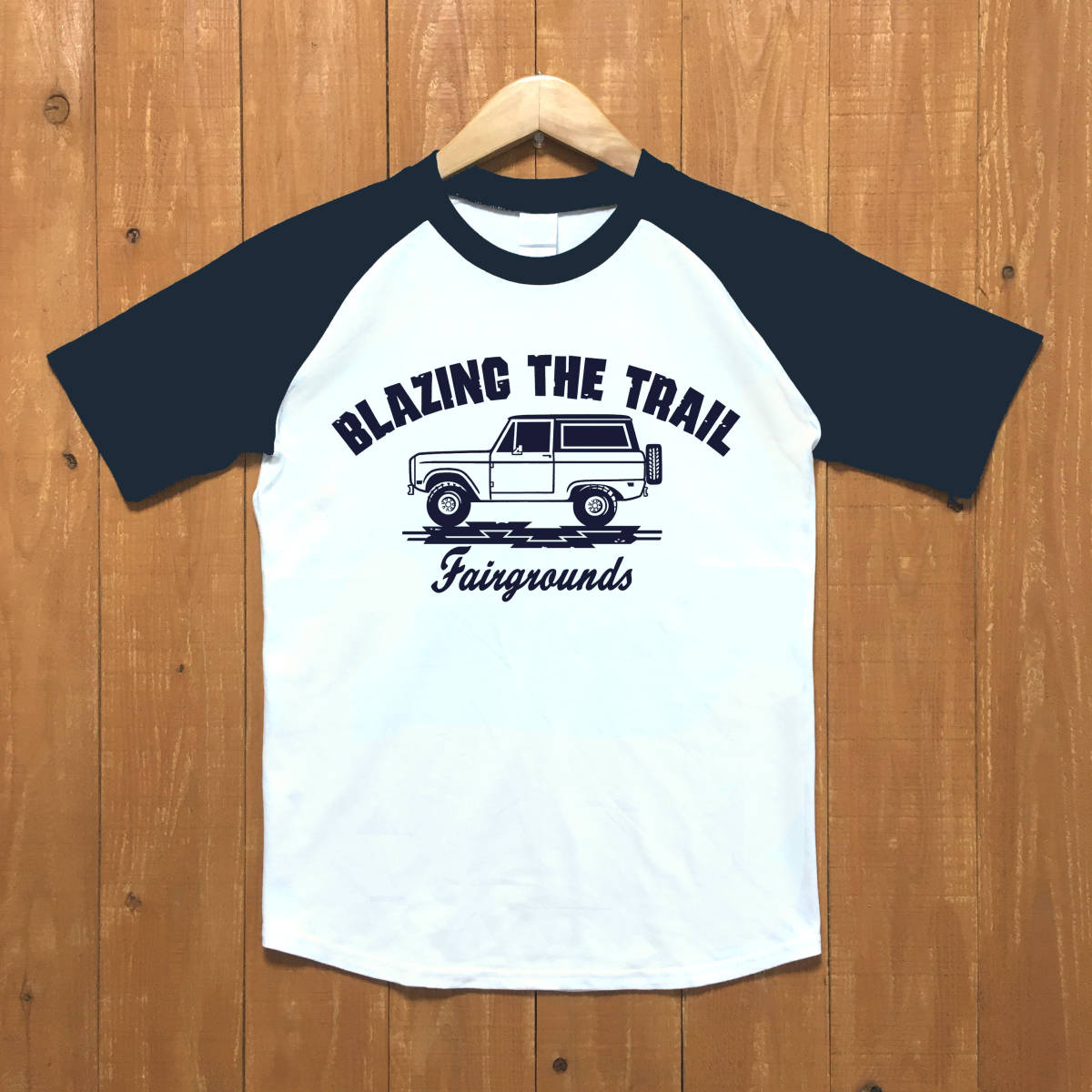 ■ BLAZING THE TRAIL ラグランTシャツ■XLサイズ(ネイビー袖xネイビー) アメ車 アメリカ フォード ブロンコ ア-リ-ブロンコ FORD拍卖