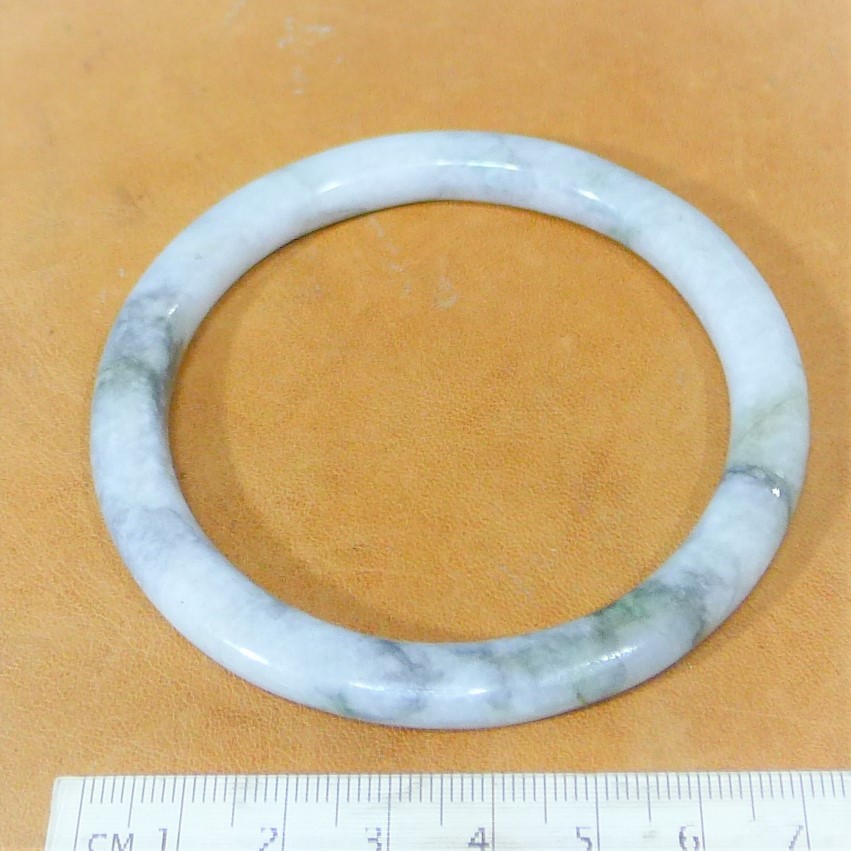 D007 バングル ヒスイ 天然石 39.0g 内径6.2cm 外径8cm 幅7.5mm拍卖