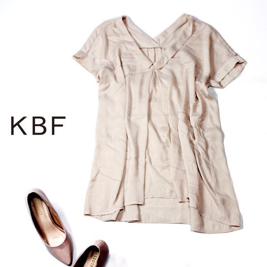 ☆☆ 美品 アーバンリサーチ KBF ケービーエフ ☆☆ ゆったり可愛い バックテール とろみカットソー F 春 夏 22D08拍卖