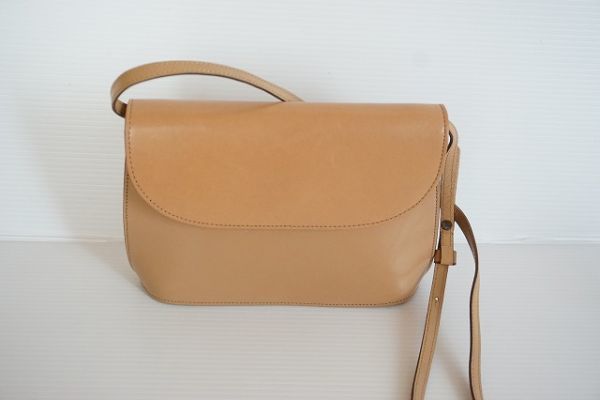 【即決】アイムプロダクト improduct ISSEY MIYAKE イッセイミヤケ ショルダーバッグ ベージュ系【763362】拍卖