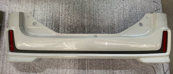 スズキ SUZUKI スペーシア MK53S リア R バンパー 白 パールホワイト 71811-79R5/79R6 71811-79R50-ZVR No.3200拍卖