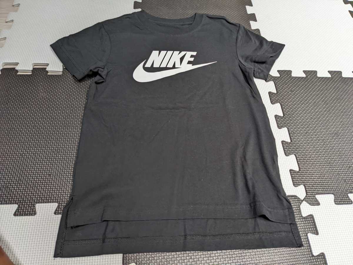 新品未使用 キッズ NIKE 半袖Tシャツ 140サイズ 子ども ナイキ プリント ブラック 黒 スウォッシュ拍卖