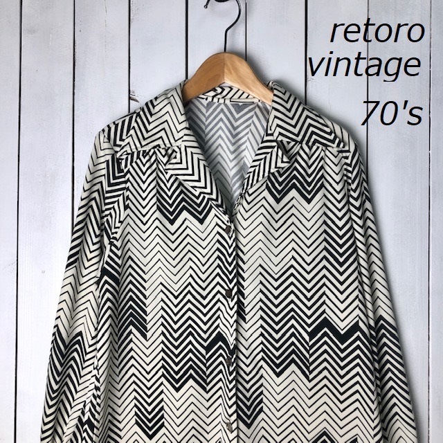 sh●422 国産レトロ古着 70s ジオメトリック柄 開襟レトロブラウス S~M 白黒 オールド ヴィンテージ 昭和レトロ ポリシャツ 幾何学模様拍卖