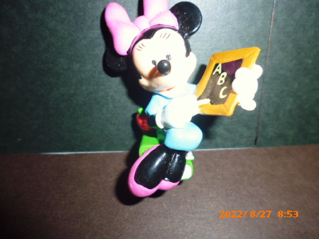 90年代初頭のミニーマウスのミニフィギュア 水色ドレス 黒板拍卖