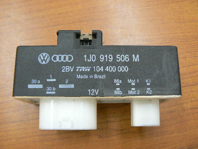 9Nワーゲンポロから取り外し 電動ファンリレー中古 1JO 919 506 M拍卖