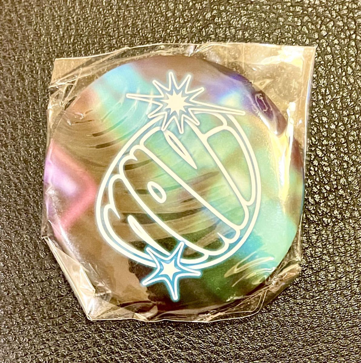 即決! GReeeeN LIVE TOUR 2022 “GReeeeNと不思議な大脱走” ☆ 会場限定 緑袋 (ガチャ) navi 缶バッジ 未開封新品拍卖