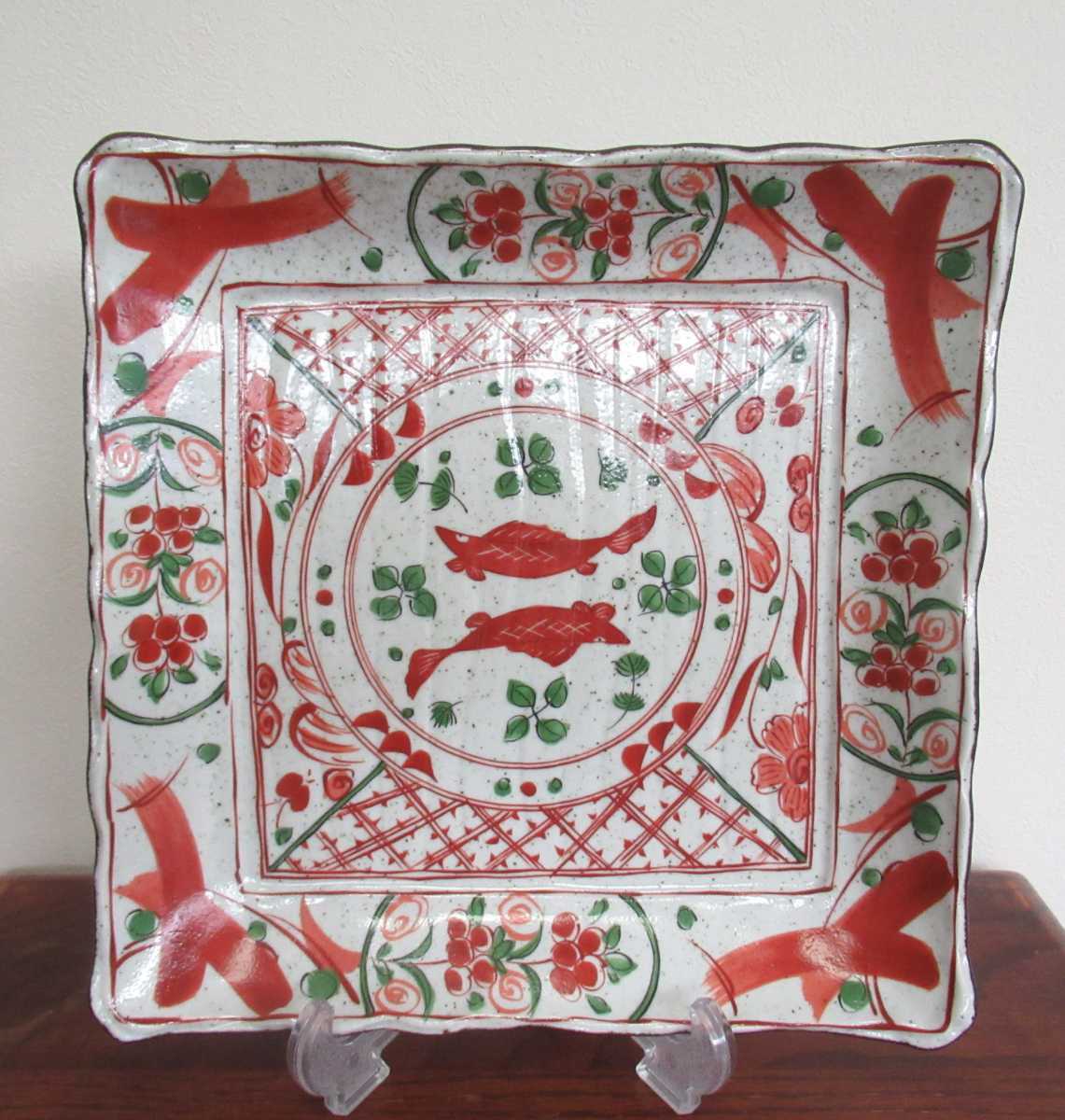 【陶磁器】赤絵の大皿 角皿 魚文 花草文 重厚でとても大きいです 銘あり 『仁峰』ディスプレイ用品 インテリア用品拍卖