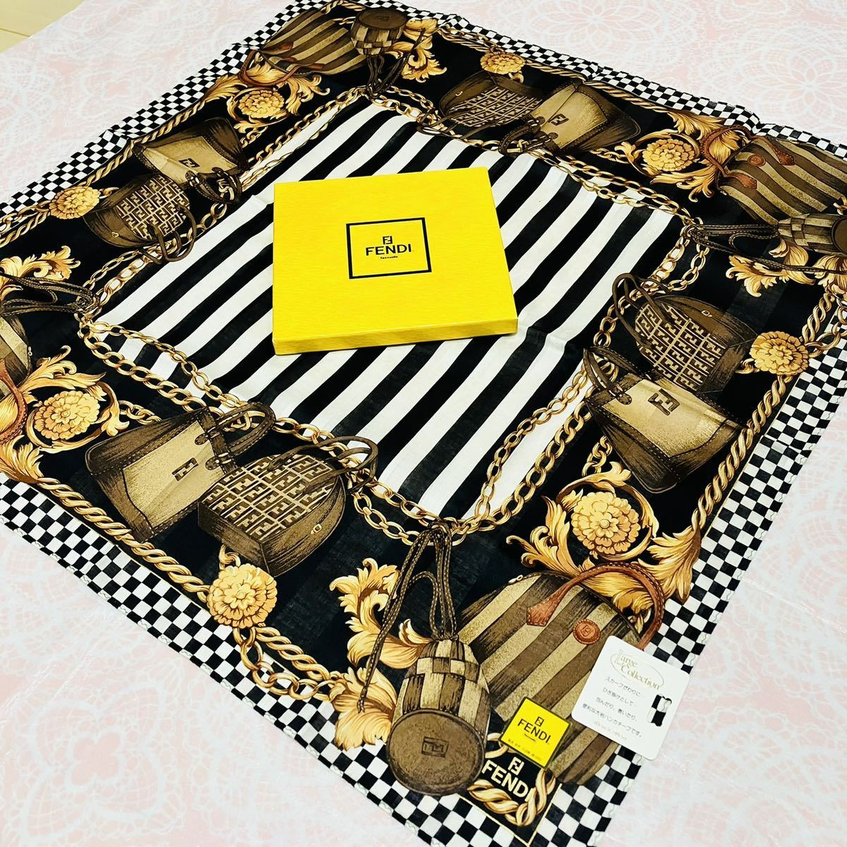 【廃盤品レア】新品/FENDI/大判ハンカチ/正規品/フェンディ/未使用/即決/ズッカ柄/匿名/スカーフ/58cm/綿100%/バッグ柄/ストール/箱あり拍卖