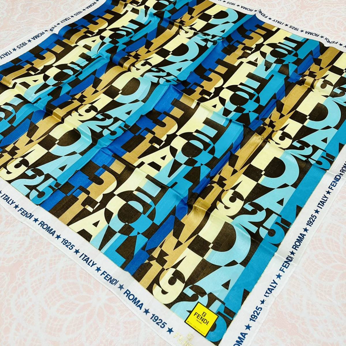 【レア柄】新品/FENDI/大判ハンカチ/正規品/フェンディ/未使用/即決/ズッカ柄/匿名発送/スカーフ/58cm/ストール/綿100%/廃盤品/青色拍卖