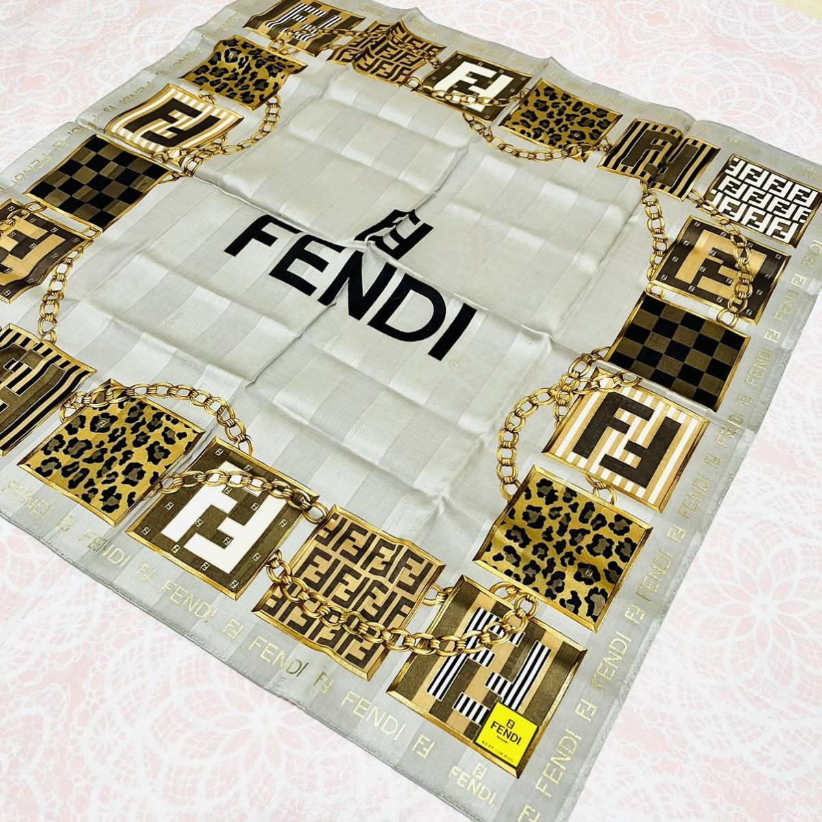 【レア柄】新品/FENDI/大判ハンカチ/正規品/フェンディ/未使用/即決/ズッカ柄/匿名発送/スカーフ/58cm/ストール/綿100%/廃盤品/ヒョウ柄/g拍卖