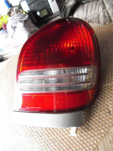 トヨタ カローラスパシオ テール 右 AE111G (BL4624)拍卖