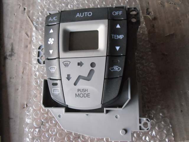 ダイハツ ムーヴ エアコンパネル LA100 (BL6922)拍卖