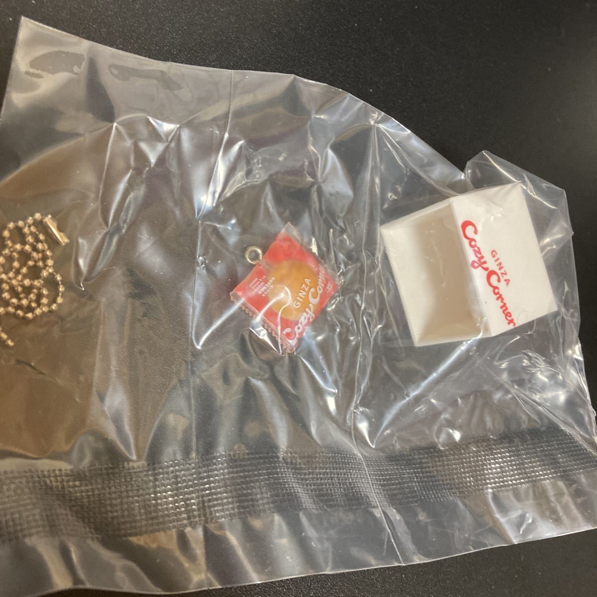 銀座コージーコーナー ミニチュアチャーム ジャンボシュークリーム カスタード キーホルダー ストラップ グッズ ミニチュア拍卖