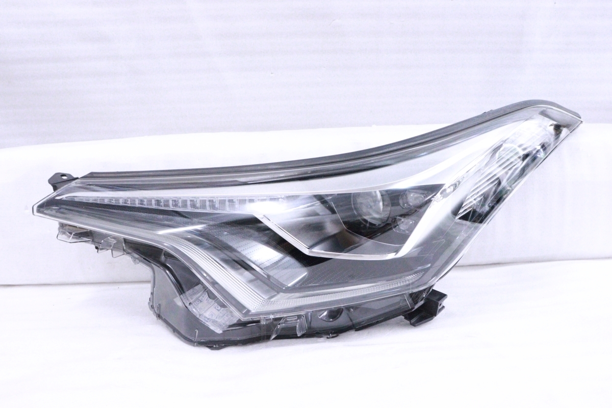 26-2949★美品 中期 LED NGX10 C-HR★左ヘッドライト KOITO 10-111 打刻:7 ブラック 純正★トヨタ (KK)拍卖