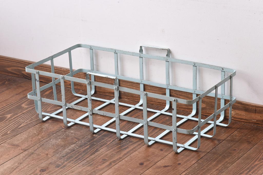 R-030992 昭和中期 シャビー質感がお洒落なアイアン製のカゴ(小物入れ、バスケット)拍卖