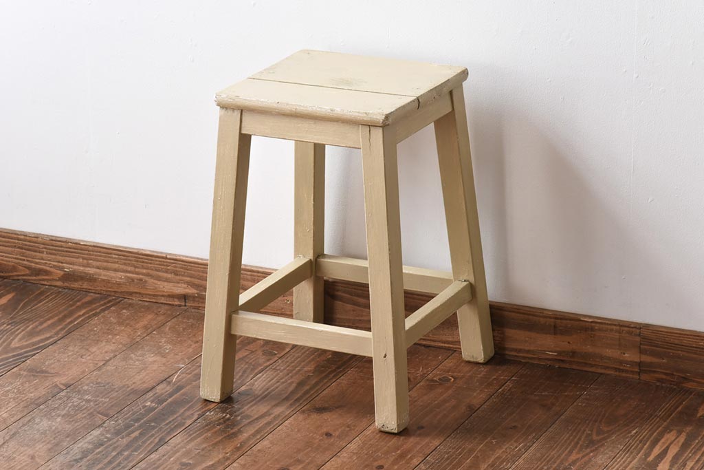 R-031185 ペイント家具 ビンテージ やわらかなペイントカラーの角スツール(椅子、チェア)拍卖