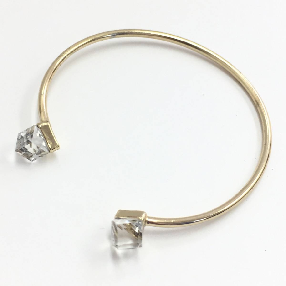 【腕輪】外周約14cm バングル ロッククリスタルのような透明キラキラストーン 繊細 可憐 ゴールド 細身 金色拍卖