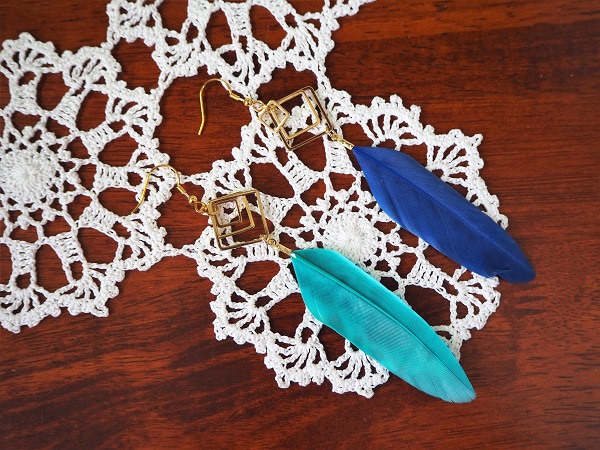 【ハンドメイド】手作りアクセサリー★スクエア羽ピアス★青拍卖