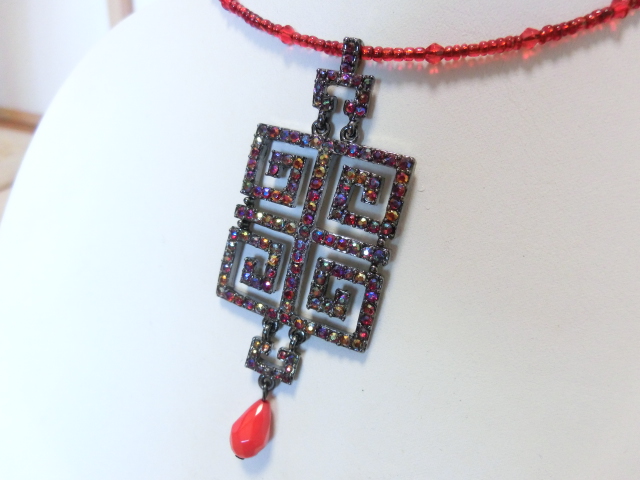 赤ビーズ ワイヤーチョーカー オーロラスワロ レッド系拍卖