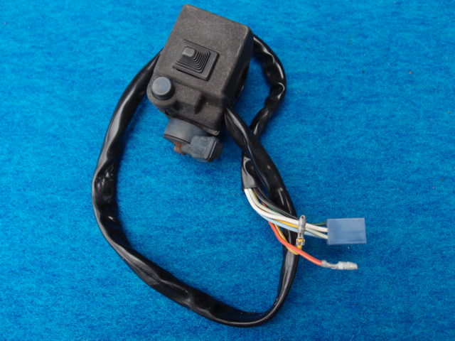 スズキGSXR400-1型 左スウィッチ、チョークレバー 不動車から取り外し拍卖