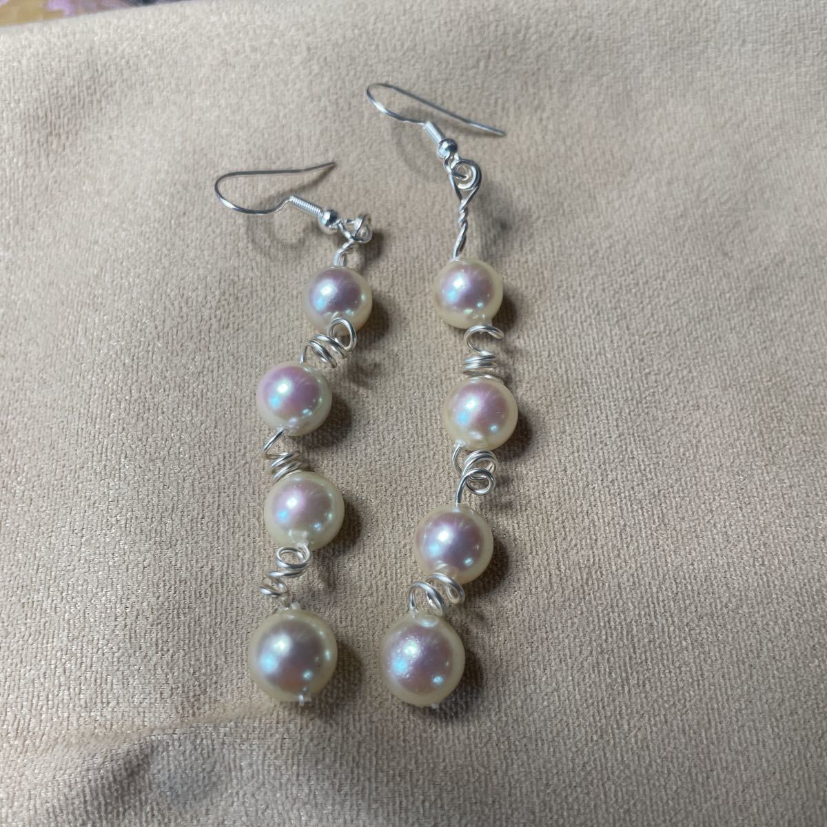 綺麗な貝パール8ミリ4連ツイストピアス拍卖