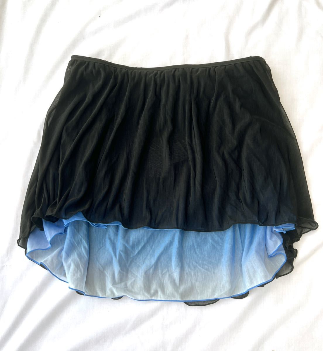 新品 チャコット★動きの綺麗なリバーシブルスカート 黒×青グラデーション バレエChacott拍卖