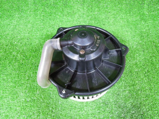 マツダ デミオ DW3W ブロアファンモーター / ヒーターモーター 中古 HB111D101 作動確認済み | 220737拍卖
