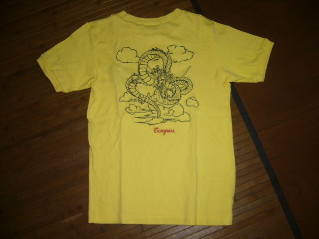 829-50♀:FirstParking ファーストパーキング Macky Tシャツ ドラゴンバック刺繍 日本製 size.M 色.黄色拍卖