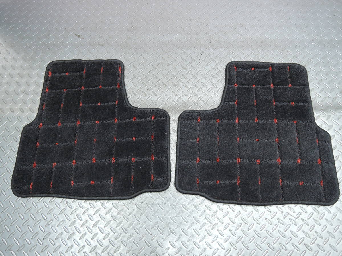 DBA-AACHY VW ワーゲン UP! アップ リア フロアマット 左右セット 後部座席 足元 カーペット 内装 黒 赤 VW-4329拍卖